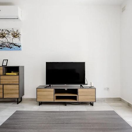 F12 Room 2, Private Room Two Single Beds Privated Bathroom In Shared Flat Msida Exterior photo