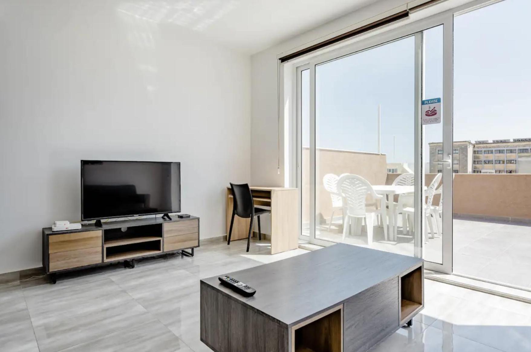 F12 Room 2, Private Room Two Single Beds Privated Bathroom In Shared Flat Msida Exterior photo
